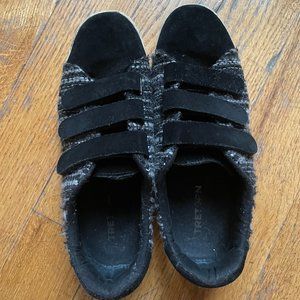 Tretorn brand sneakers, size 9